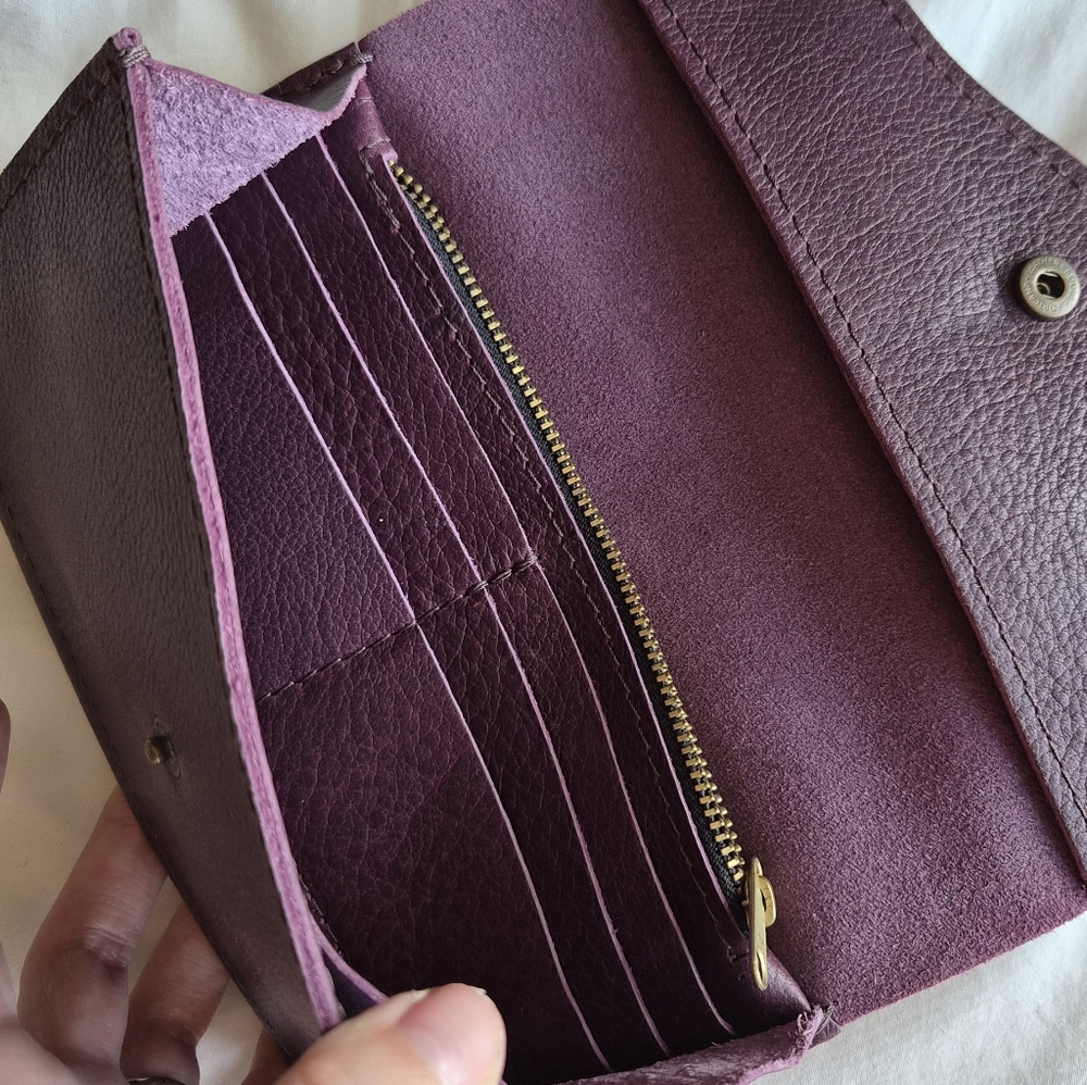 Portland Leather plum large Bozeman wallet - Picture 4 of 8
